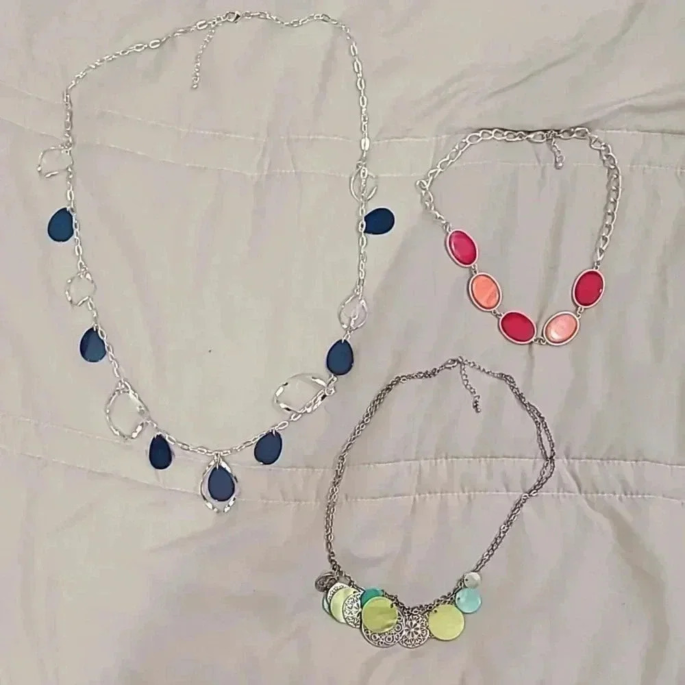 #10 set of 3 fashion statement charm seashell medallion necklaces